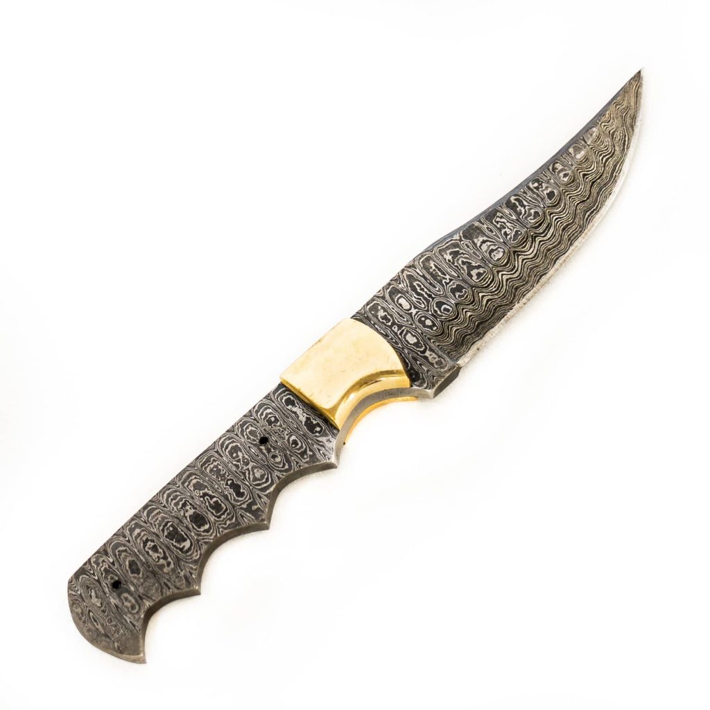 Damascus Steel Skinner Hunting Knife With High Carbon Blade