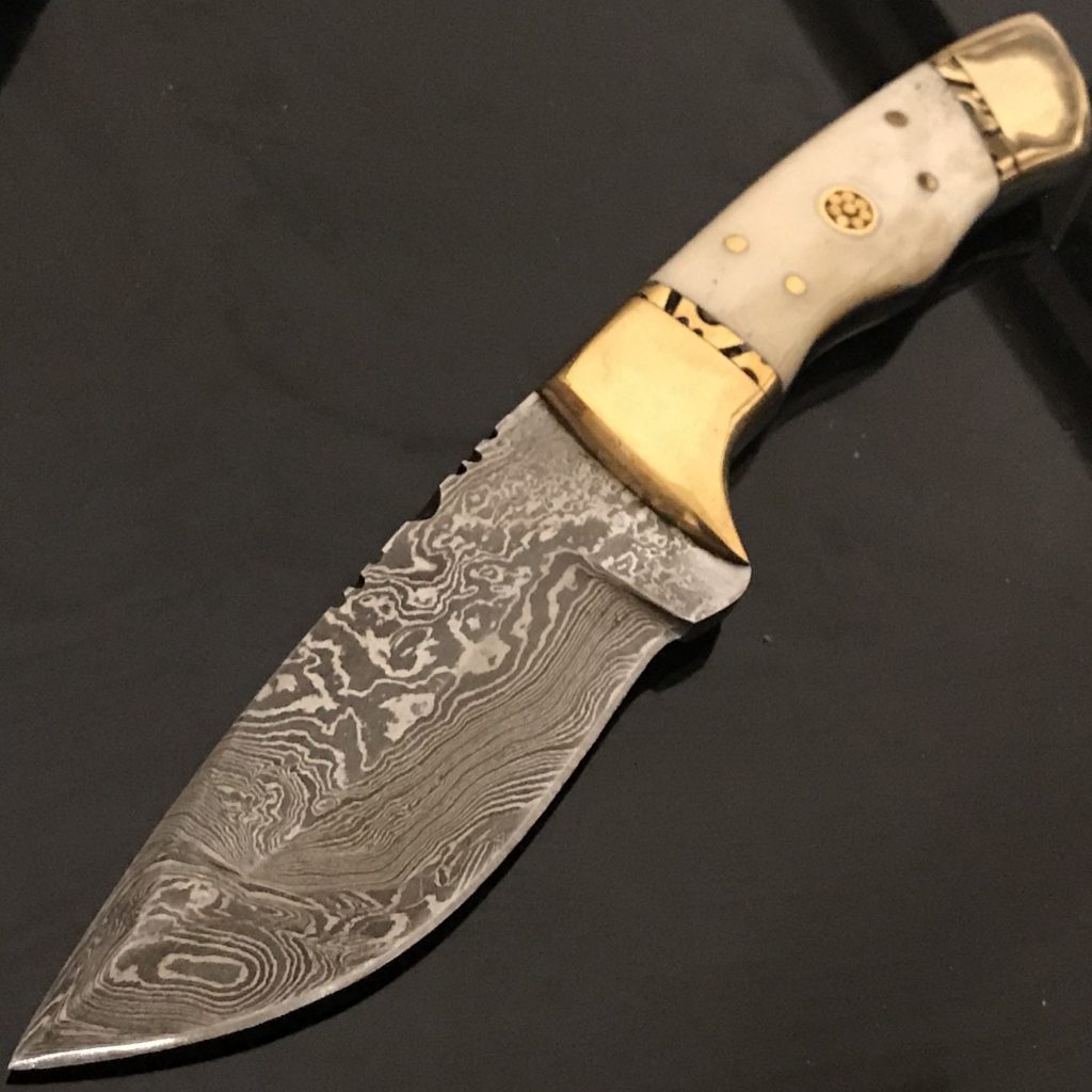 Handmade Custom Damascus Steel Hunting Knife With Horn Handle